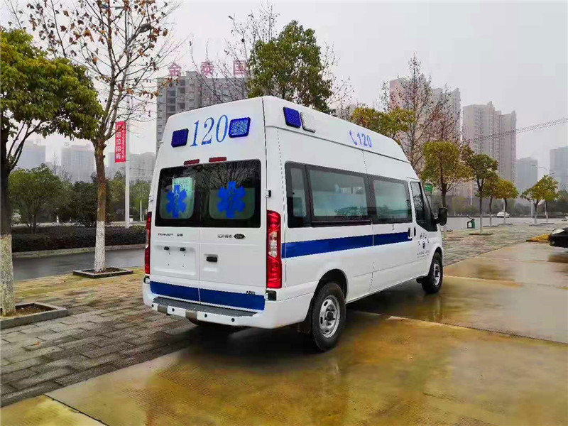 福特新世代V348長(zhǎng)軸高頂監(jiān)護(hù)型救護(hù)車