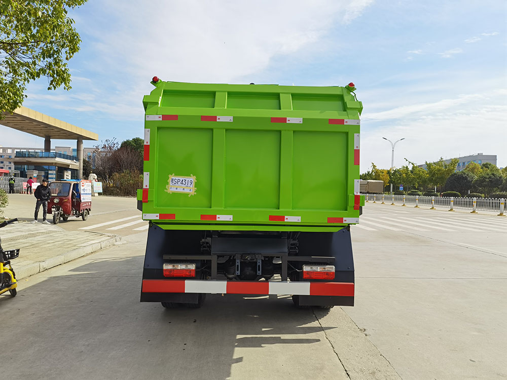 東風(fēng)大多利卡8方掛桶垃圾車