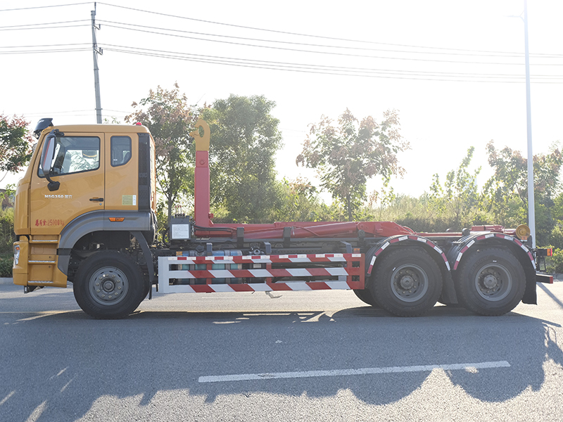 重汽浩瀚后雙橋18方勾臂垃圾車